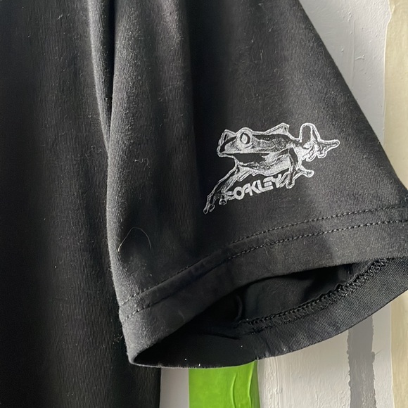 Oakley Frog & Sunglasses T-Shirt - Picture 3 of 4